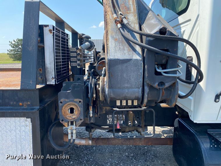 image for item KW9251 2005 International 4300  crane truck