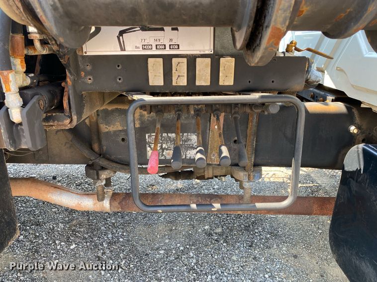 image for item KW9251 2005 International 4300  crane truck