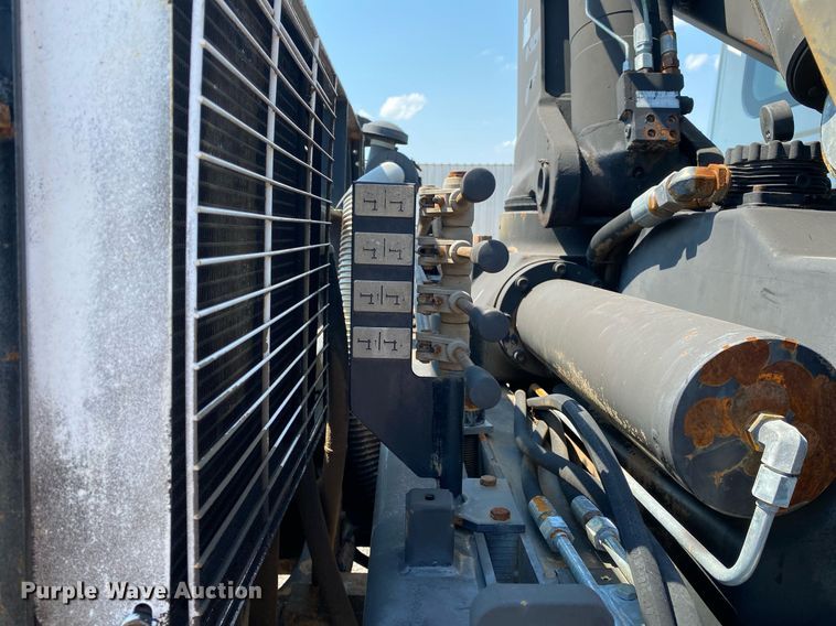 image for item KW9251 2005 International 4300  crane truck