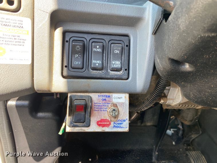 image for item KW9251 2005 International 4300  crane truck