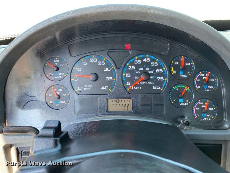 image for item KW9251 2005 International 4300  crane truck