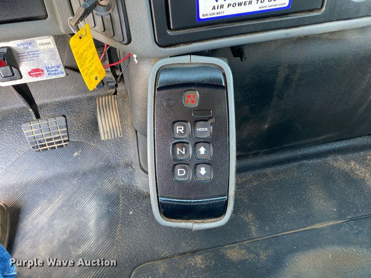 image for item KW9251 2005 International 4300  crane truck