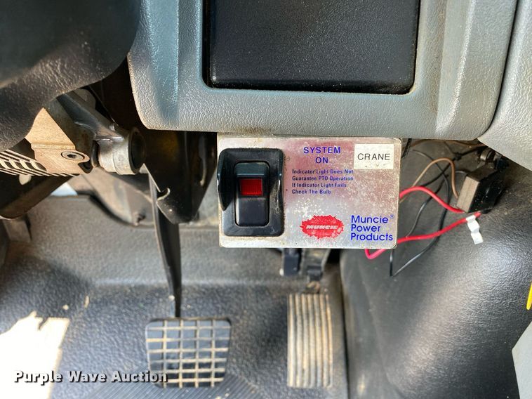 image for item KW9251 2005 International 4300  crane truck