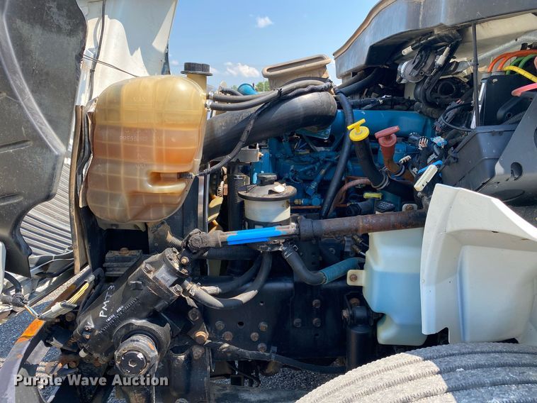 image for item KW9251 2005 International 4300  crane truck