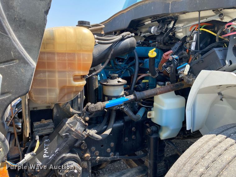 image for item KW9251 2005 International 4300  crane truck