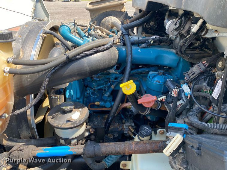 image for item KW9251 2005 International 4300  crane truck