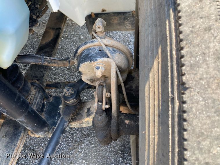 image for item KW9251 2005 International 4300  crane truck