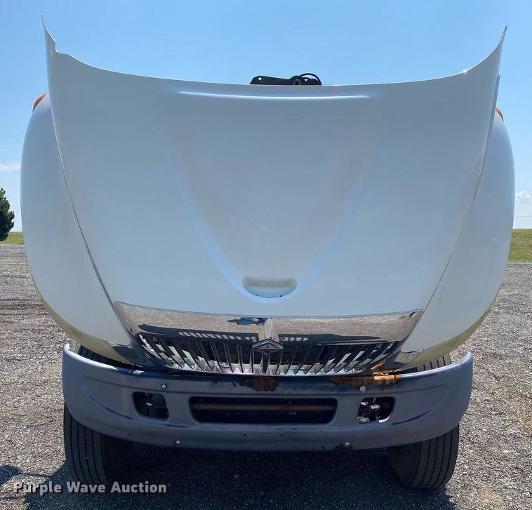 image for item KW9251 2005 International 4300  crane truck