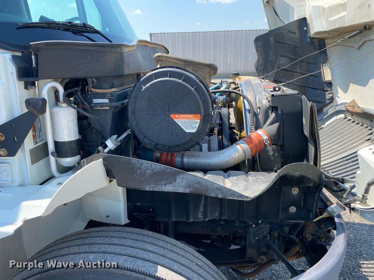 image for item KW9251 2005 International 4300  crane truck