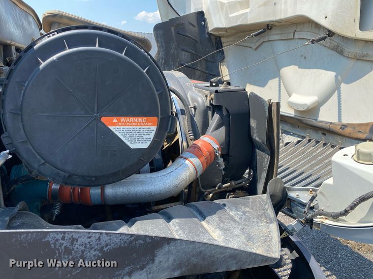 image for item KW9251 2005 International 4300  crane truck