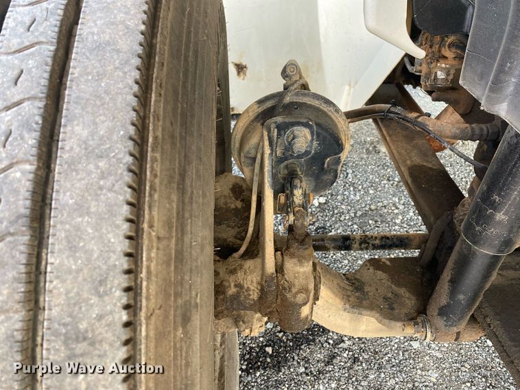 image for item KW9251 2005 International 4300  crane truck