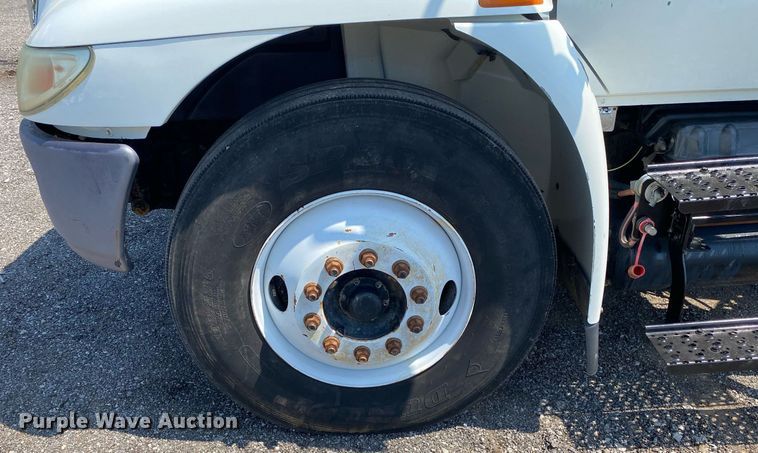 image for item KW9251 2005 International 4300  crane truck