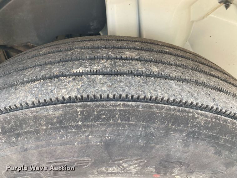 image for item KW9251 2005 International 4300  crane truck