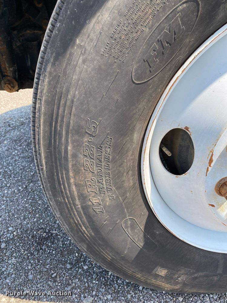 image for item KW9251 2005 International 4300  crane truck