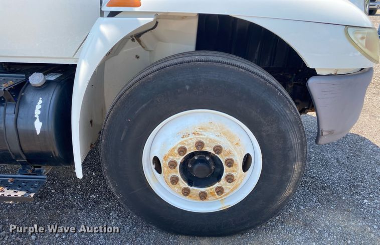 image for item KW9251 2005 International 4300  crane truck