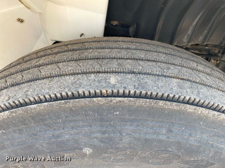 image for item KW9251 2005 International 4300  crane truck