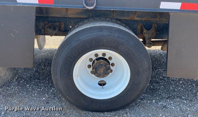 image for item KW9251 2005 International 4300  crane truck