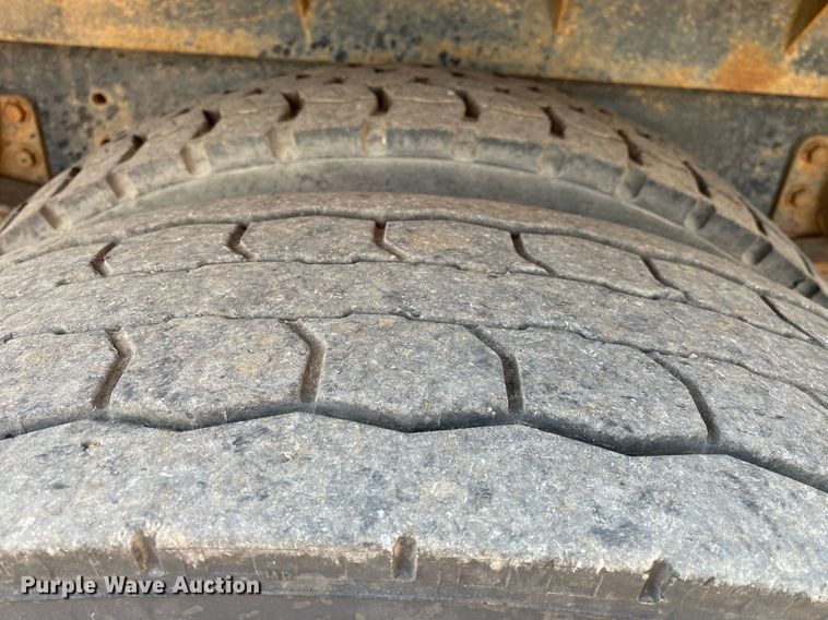 image for item KW9251 2005 International 4300  crane truck