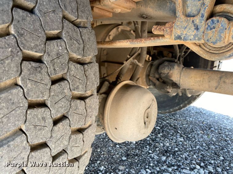 image for item KW9251 2005 International 4300  crane truck