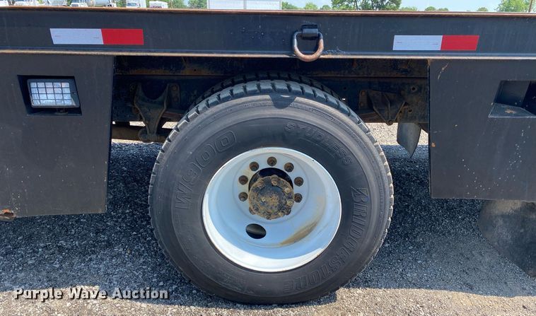 image for item KW9251 2005 International 4300  crane truck