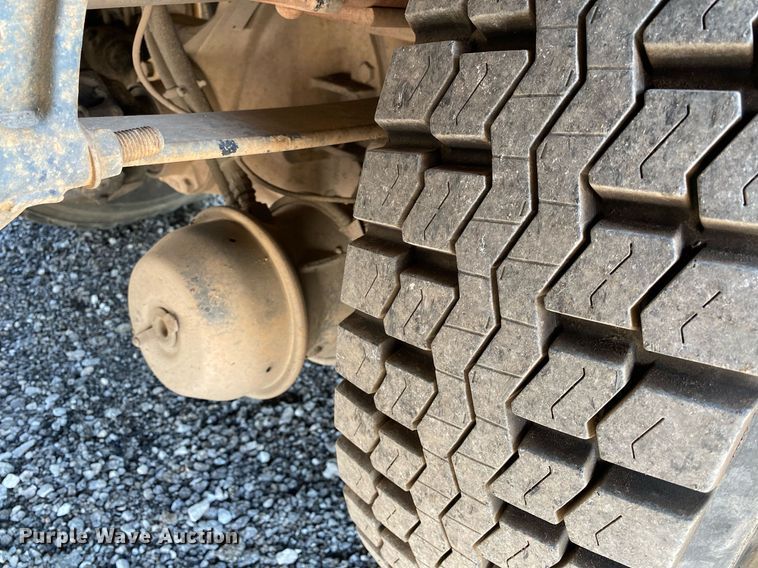 image for item KW9251 2005 International 4300  crane truck