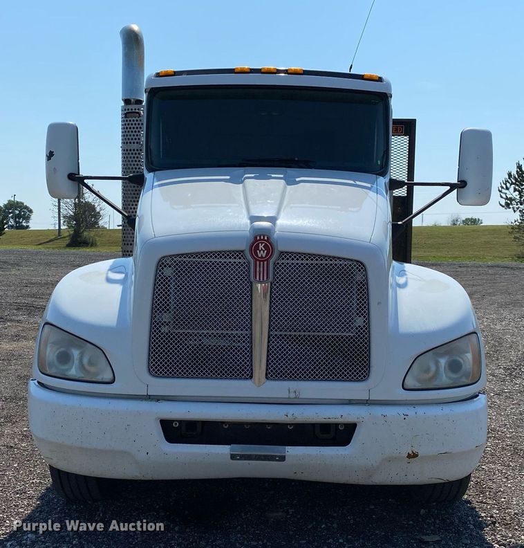 image for item KW9253 2010 Kenworth T370  flatbed truck