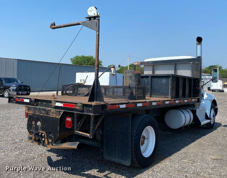image for item KW9253 2010 Kenworth T370  flatbed truck