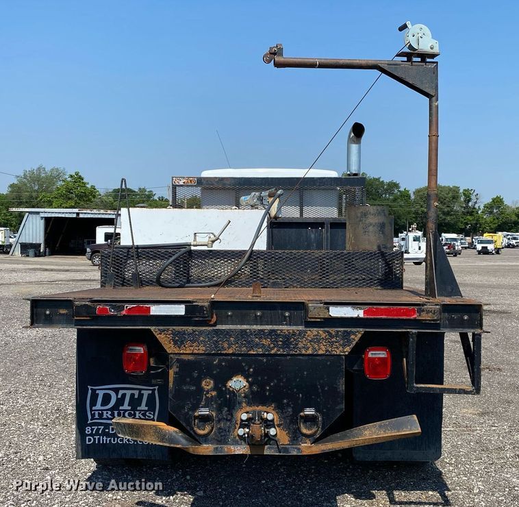 image for item KW9253 2010 Kenworth T370  flatbed truck