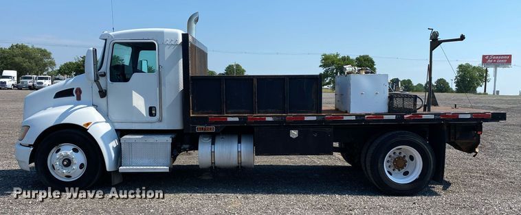 image for item KW9253 2010 Kenworth T370  flatbed truck