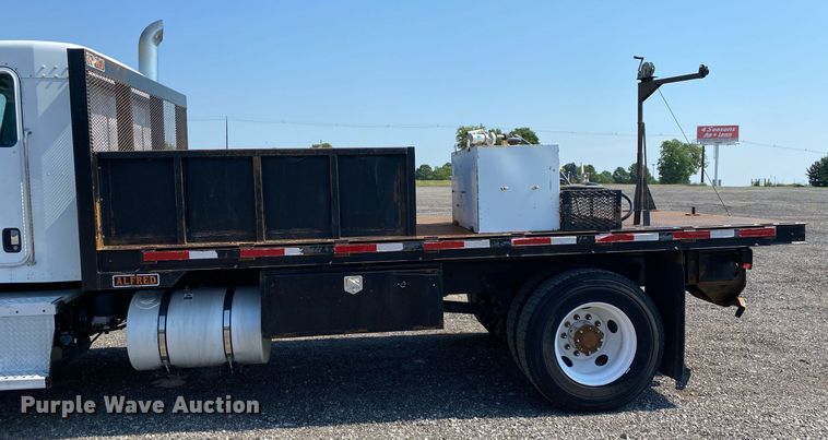 image for item KW9253 2010 Kenworth T370  flatbed truck