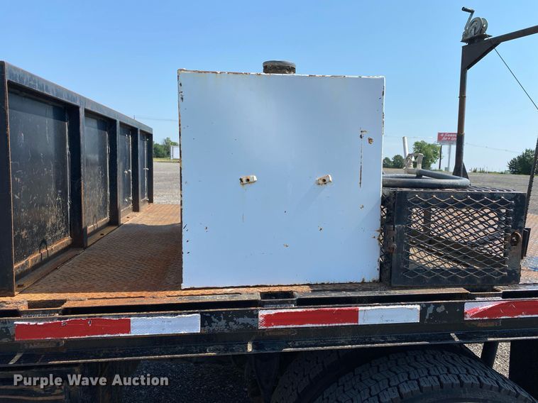 image for item KW9253 2010 Kenworth T370  flatbed truck