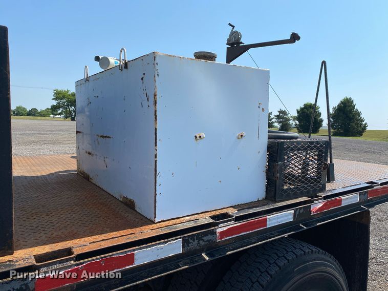 image for item KW9253 2010 Kenworth T370  flatbed truck