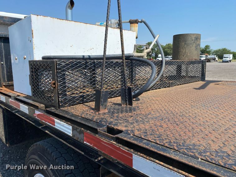 image for item KW9253 2010 Kenworth T370  flatbed truck