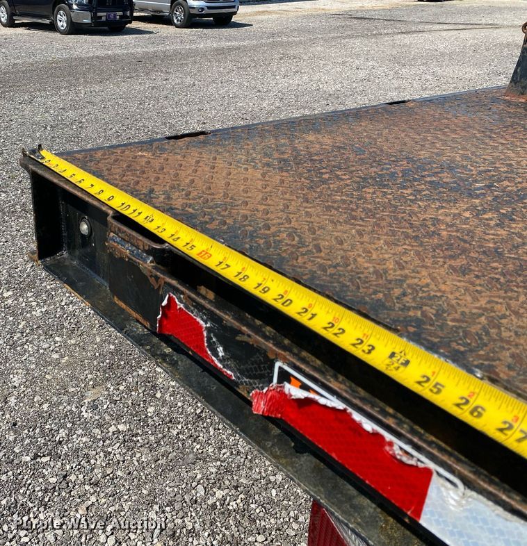 image for item KW9253 2010 Kenworth T370  flatbed truck