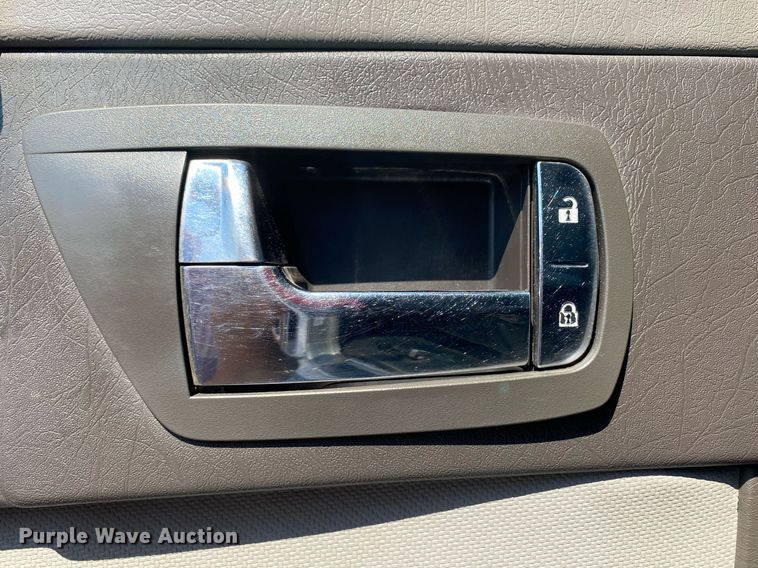 image for item KW9253 2010 Kenworth T370  flatbed truck