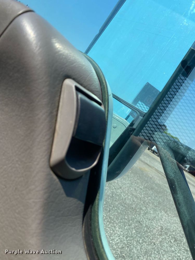 image for item KW9253 2010 Kenworth T370  flatbed truck