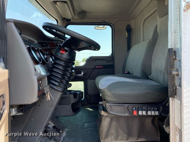 image for item KW9253 2010 Kenworth T370  flatbed truck