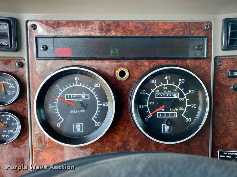 image for item KW9253 2010 Kenworth T370  flatbed truck