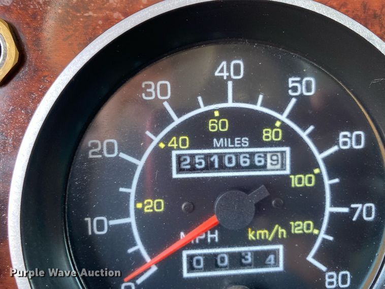 image for item KW9253 2010 Kenworth T370  flatbed truck