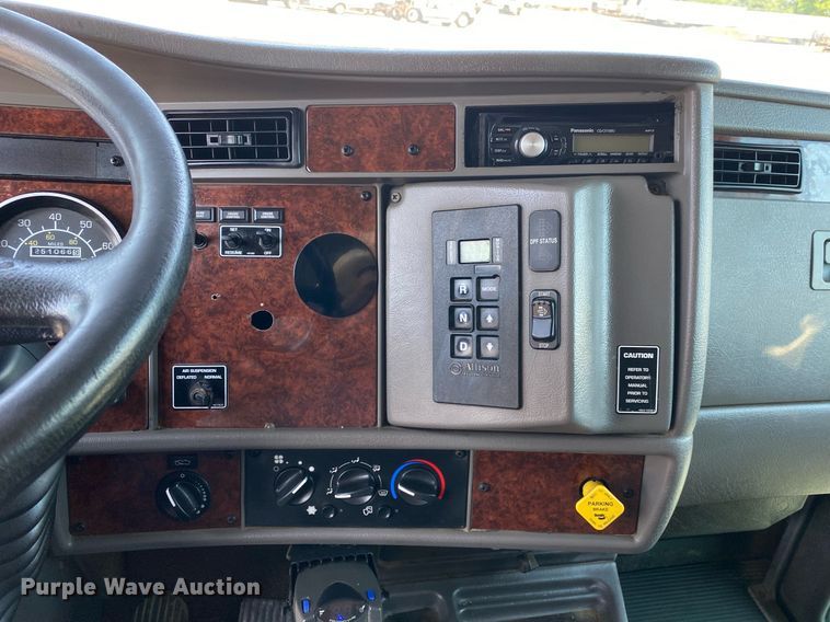 image for item KW9253 2010 Kenworth T370  flatbed truck