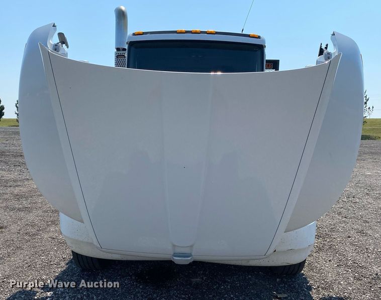 image for item KW9253 2010 Kenworth T370  flatbed truck