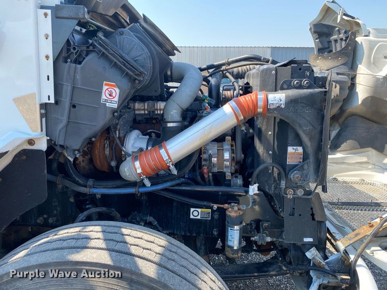 image for item KW9253 2010 Kenworth T370  flatbed truck