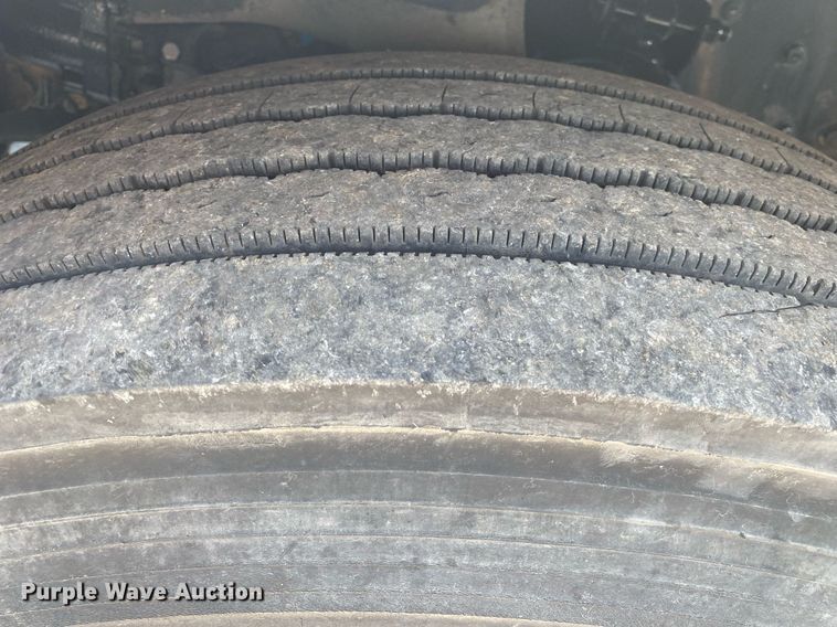 image for item KW9253 2010 Kenworth T370  flatbed truck