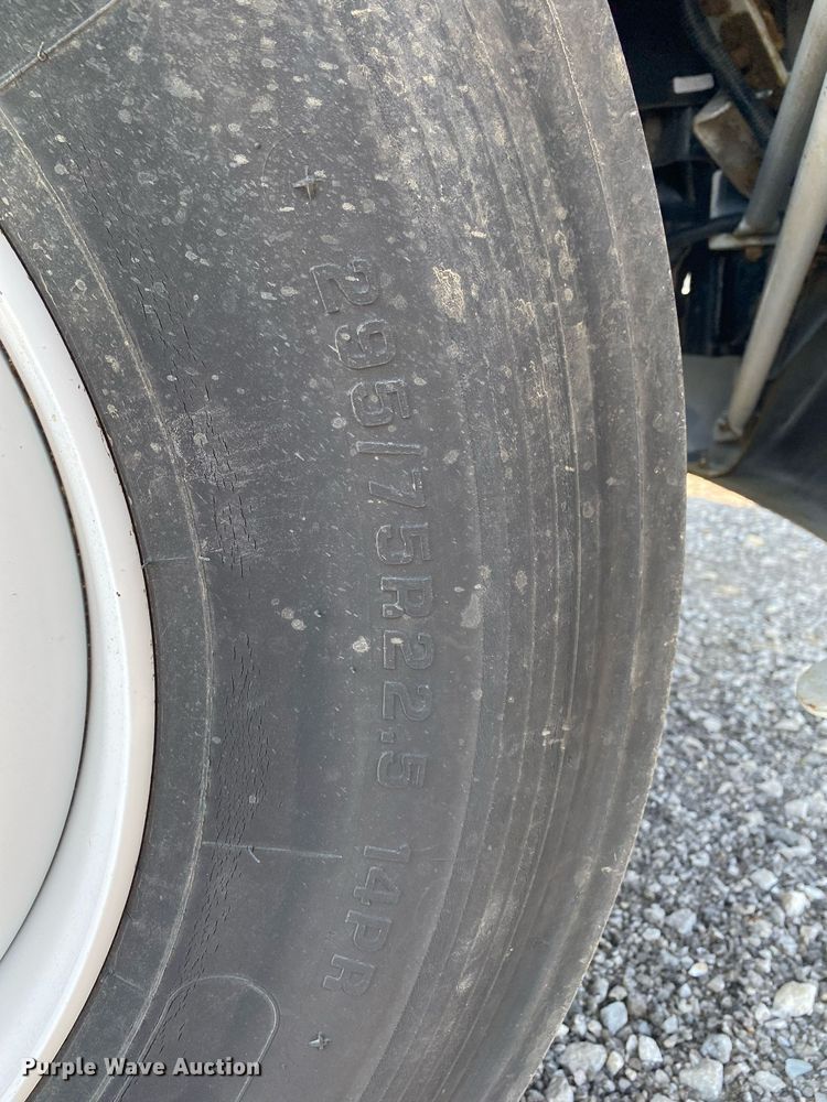 image for item KW9253 2010 Kenworth T370  flatbed truck