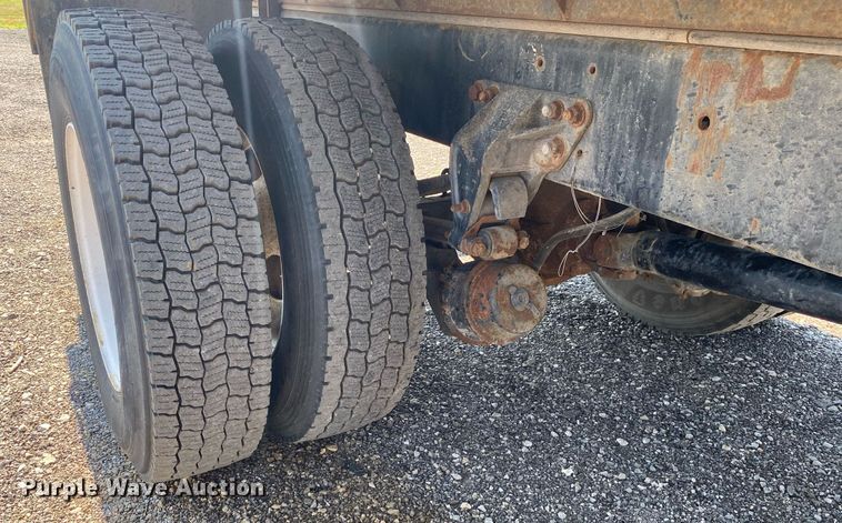 image for item KW9253 2010 Kenworth T370  flatbed truck