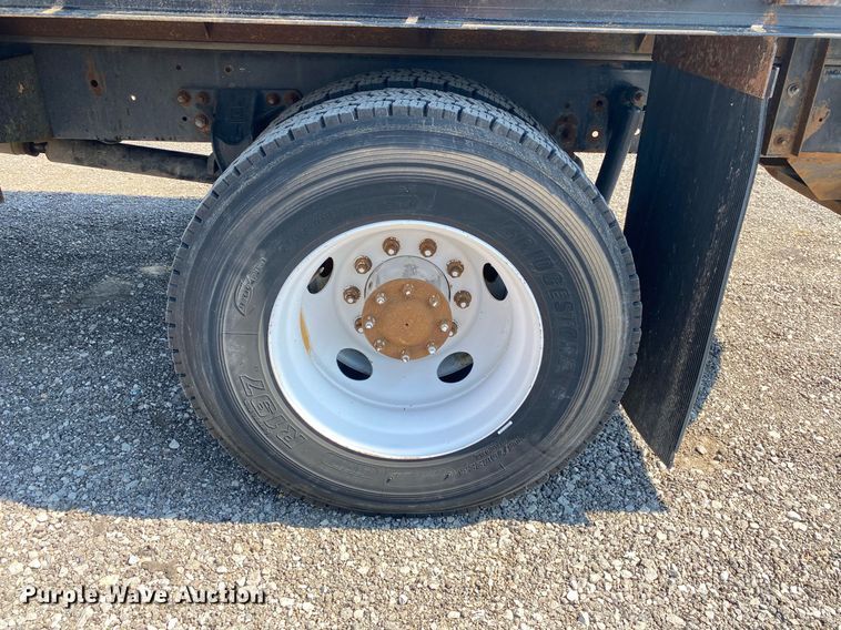 image for item KW9253 2010 Kenworth T370  flatbed truck