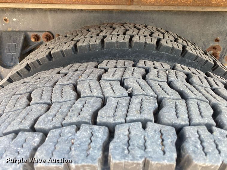 image for item KW9253 2010 Kenworth T370  flatbed truck