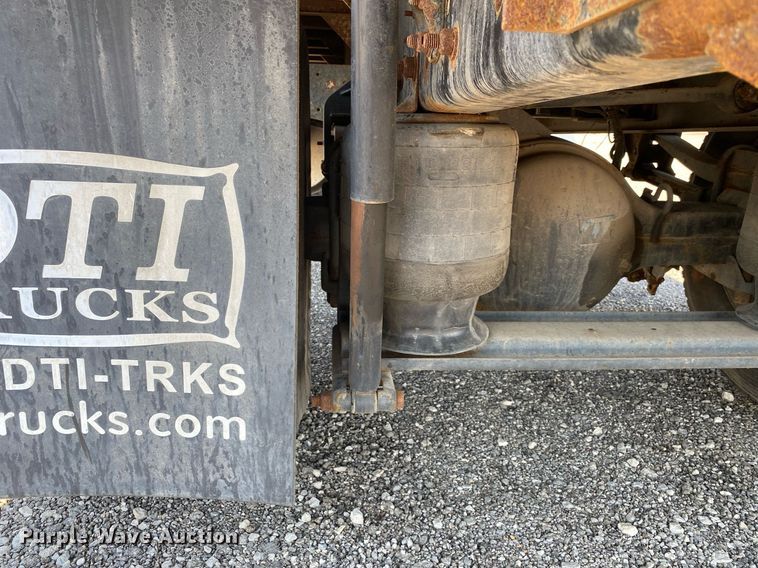 image for item KW9253 2010 Kenworth T370  flatbed truck