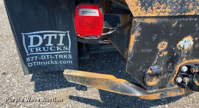 image for item KW9253 2010 Kenworth T370  flatbed truck