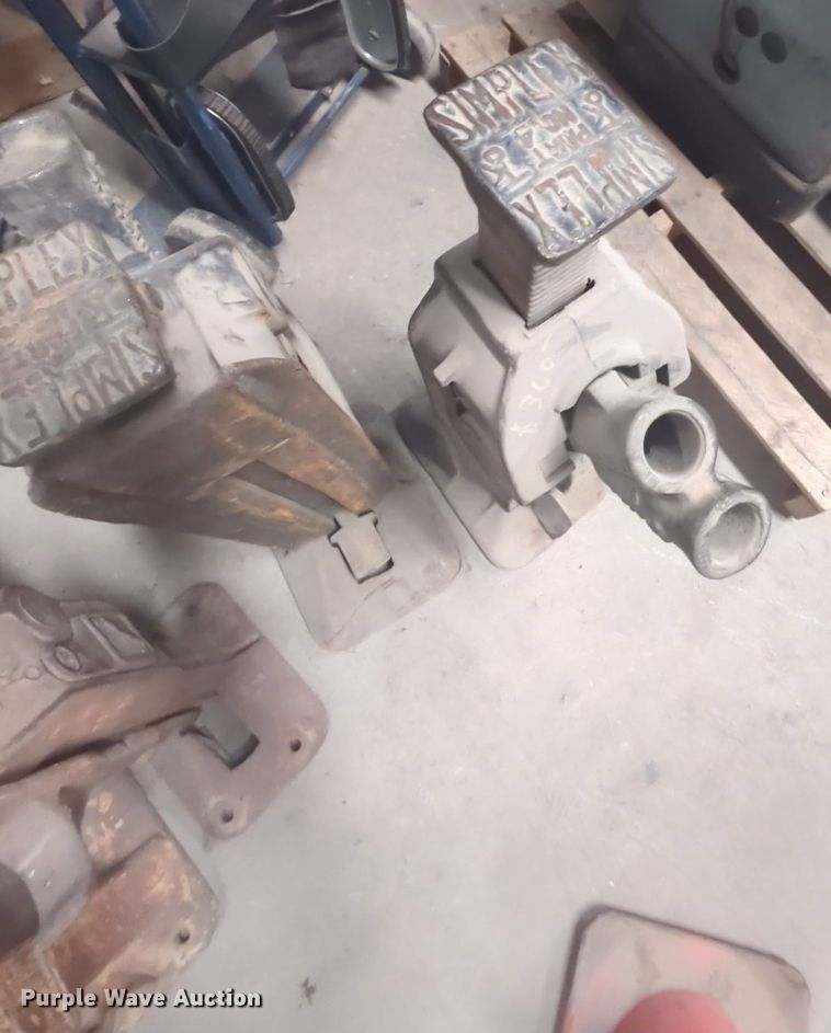 image for item LA9380 (2) Simplex jacks